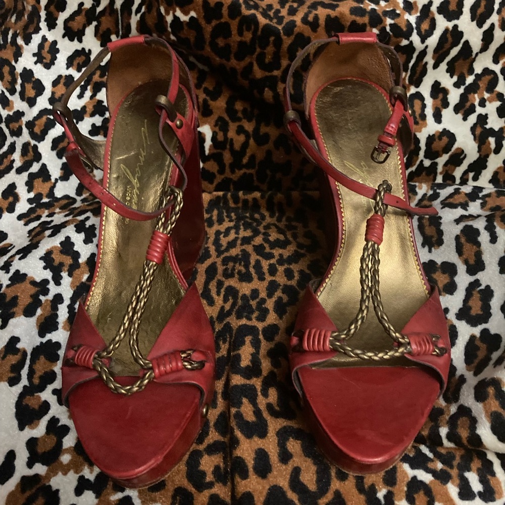 Early 2000s Boho Vince Camuto red leather wedge Sandles 8